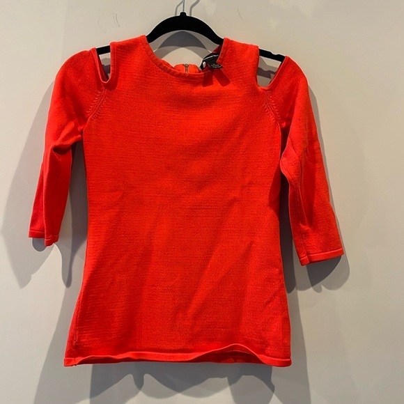 INC International Concepts Women’s Sweater shoulder cut-out Medium 100% viscose - Picture 1 of 7